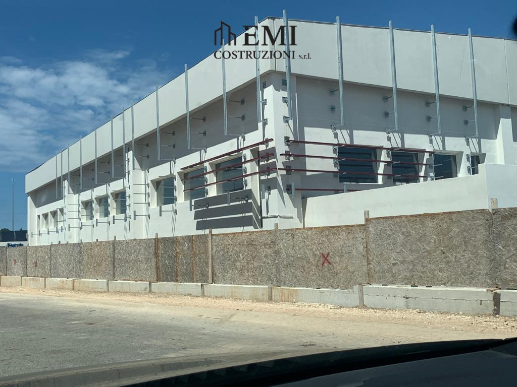 Palestra a Bari — prospetto esterno completato